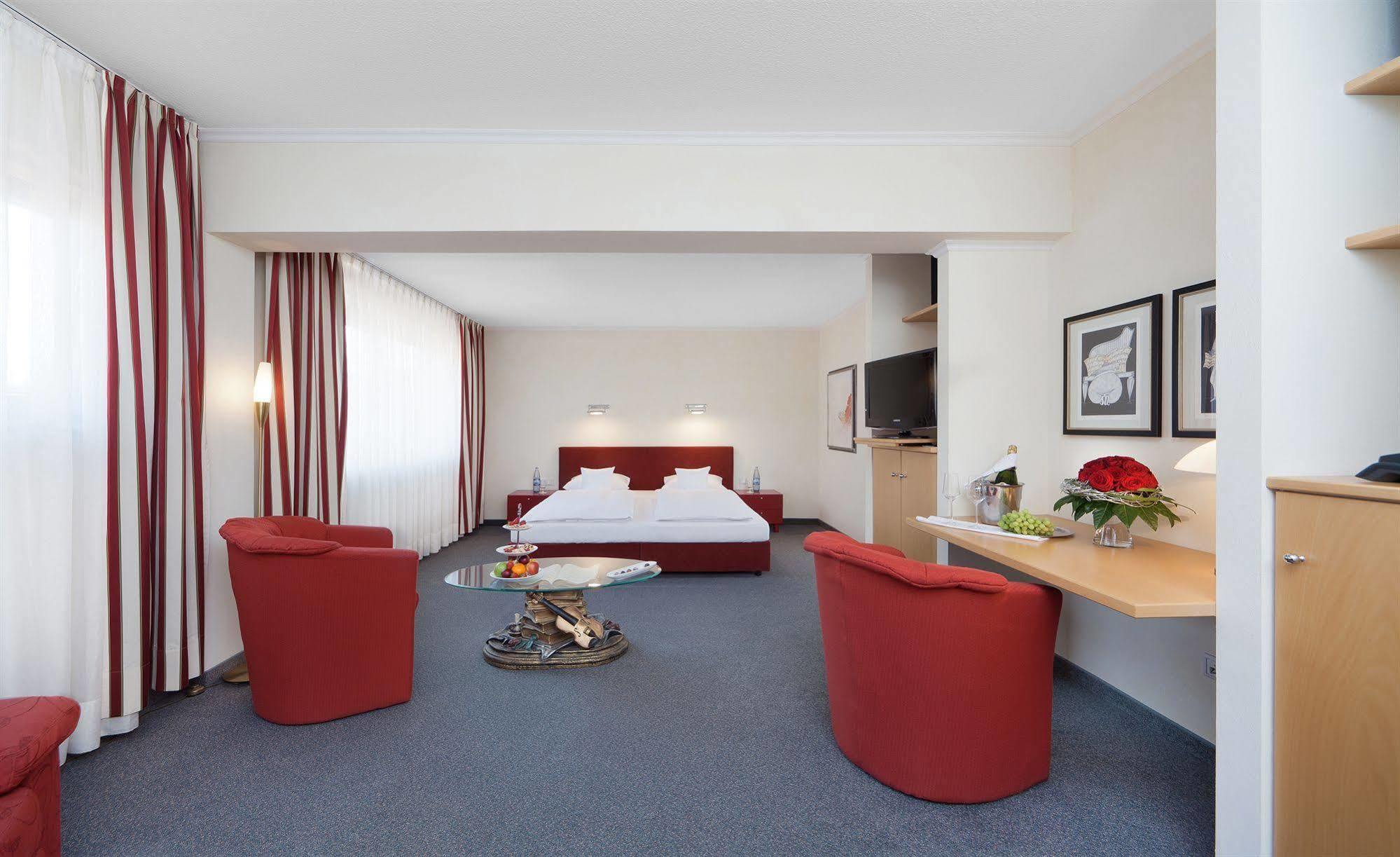 Hotel Herzogspark Herzogenaurach Bagian luar foto